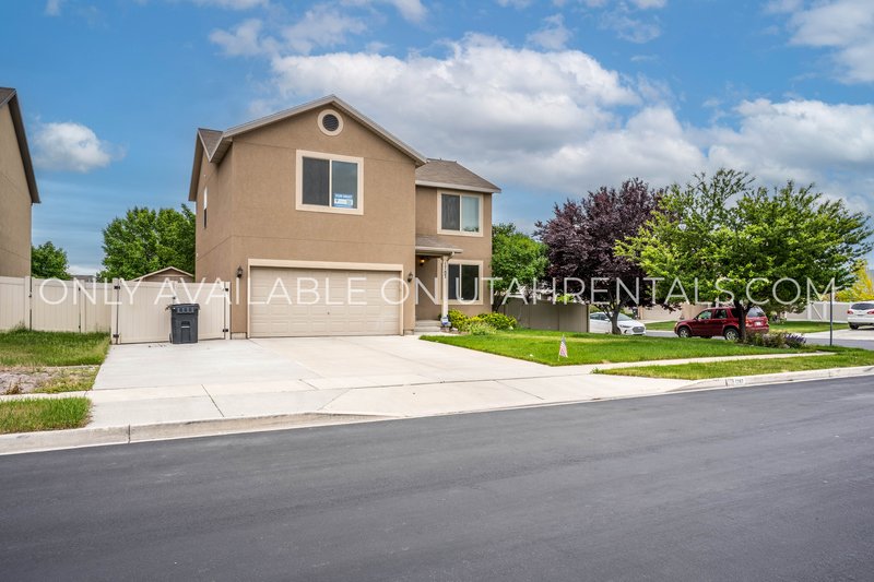 AVAILABLE NOW | 3 Bed, 2.5 Bath Single-Family Home in Lindon property image