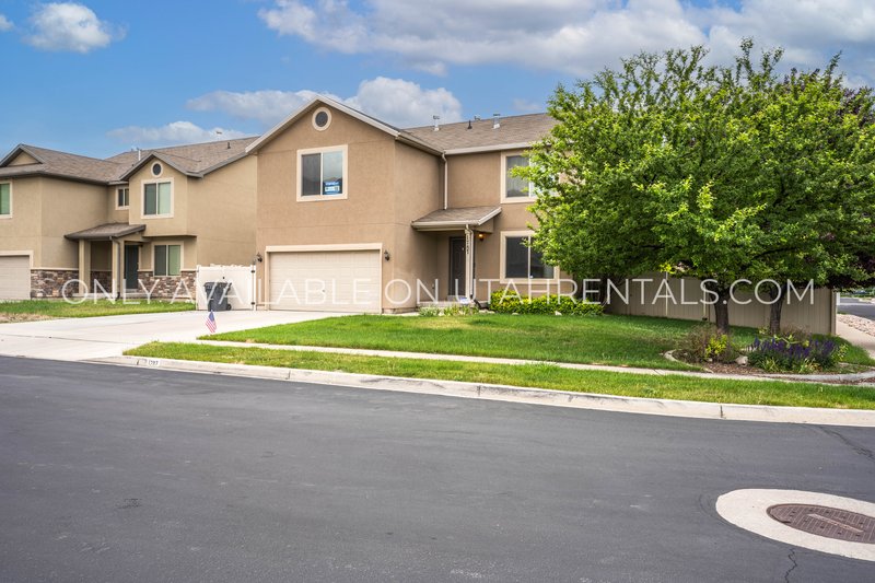 AVAILABLE NOW | 3 Bed, 2.5 Bath Single-Family Home in Lindon property image