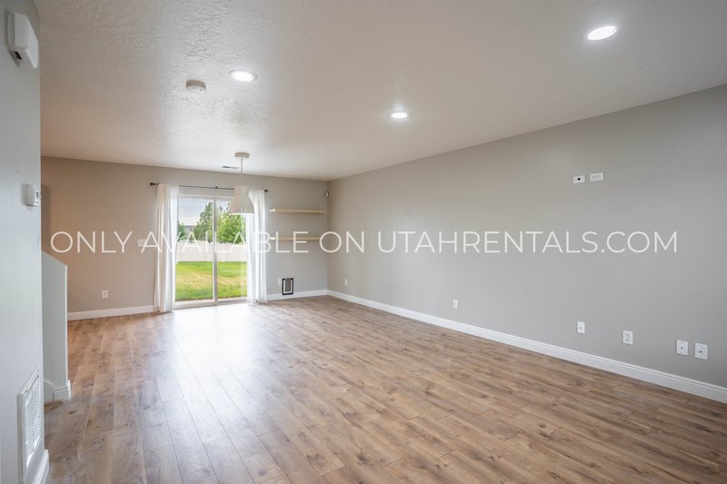 AVAILABLE NOW | 3 Bed, 2.5 Bath Single-Family Home in Lindon property image