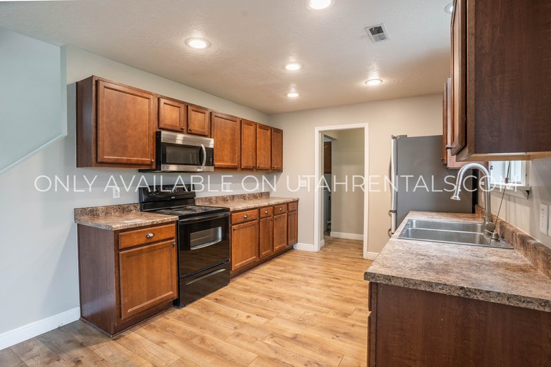AVAILABLE NOW | 3 Bed, 2.5 Bath Single-Family Home in Lindon property image