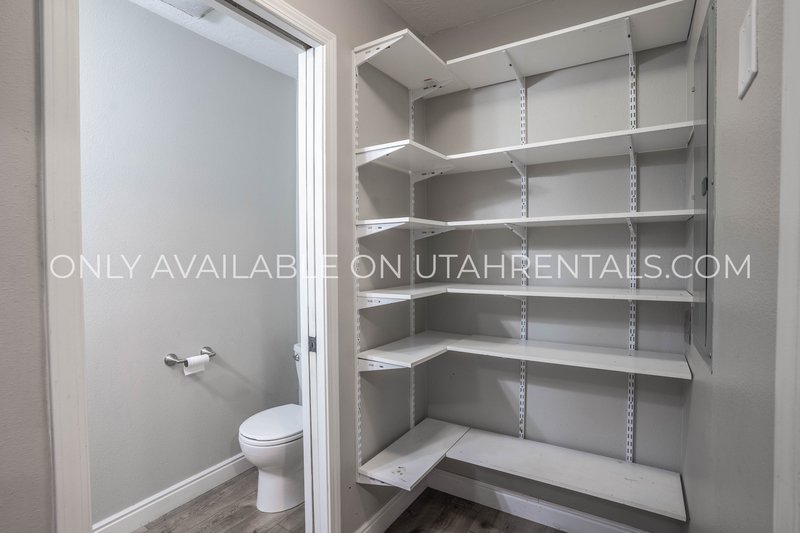 AVAILABLE NOW | 3 Bed, 2.5 Bath Single-Family Home in Lindon property image