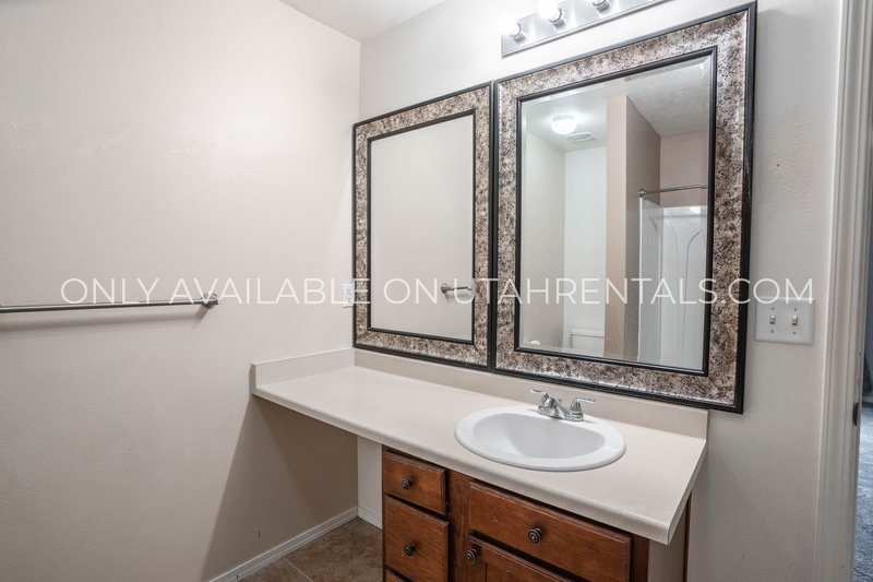 AVAILABLE NOW | 3 Bed, 2.5 Bath Single-Family Home in Lindon property image
