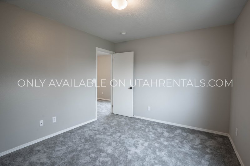 AVAILABLE NOW | 3 Bed, 2.5 Bath Single-Family Home in Lindon property image