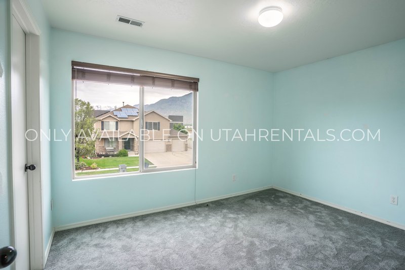 AVAILABLE NOW | 3 Bed, 2.5 Bath Single-Family Home in Lindon property image