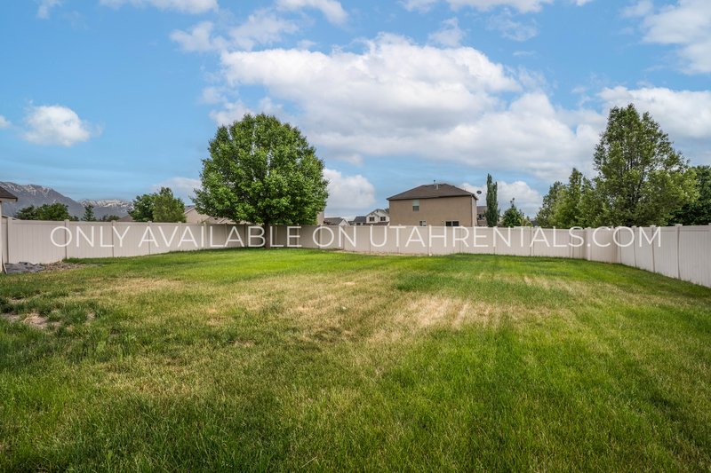 AVAILABLE NOW | 3 Bed, 2.5 Bath Single-Family Home in Lindon property image