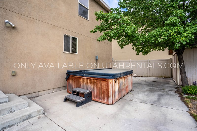 AVAILABLE NOW | 3 Bed, 2.5 Bath Single-Family Home in Lindon property image