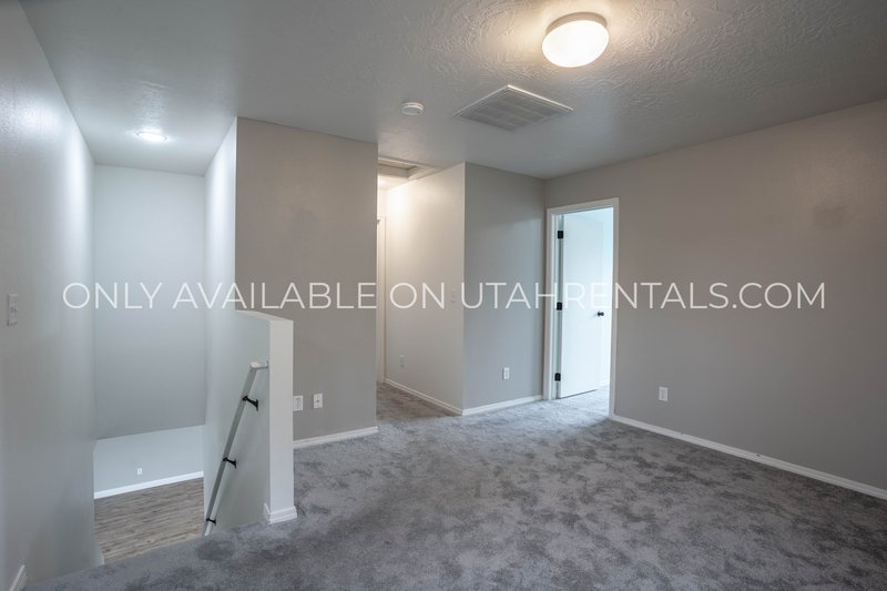 AVAILABLE NOW | 3 Bed, 2.5 Bath Single-Family Home in Lindon property image