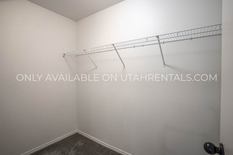 AVAILABLE NOW | 3 Bed, 2.5 Bath Single-Family Home in Lindon property image