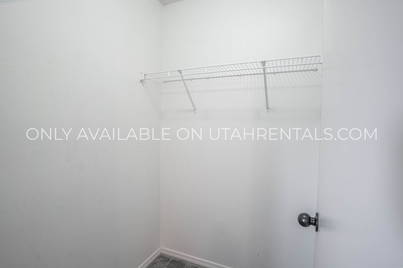 AVAILABLE NOW | 3 Bed, 2.5 Bath Single-Family Home in Lindon property image