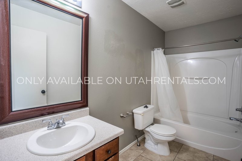 AVAILABLE NOW | 3 Bed, 2.5 Bath Single-Family Home in Lindon property image