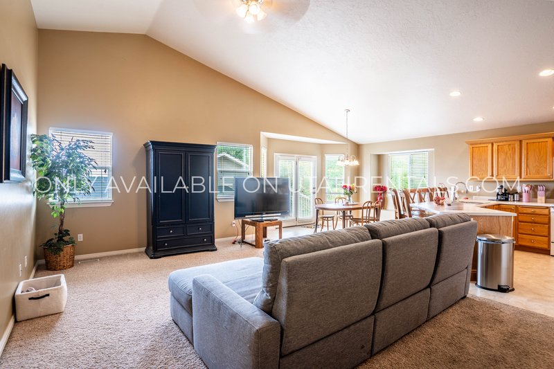 5 Bedroom Home in South Provo property image