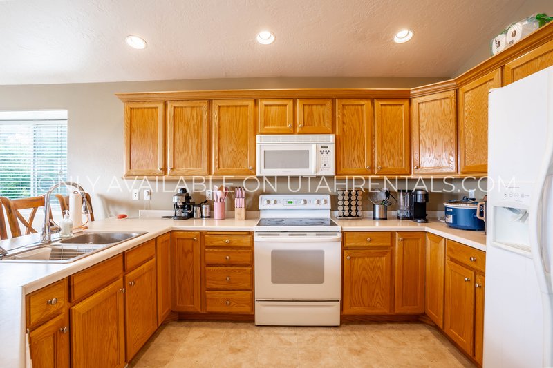 5 Bedroom Home in South Provo property image
