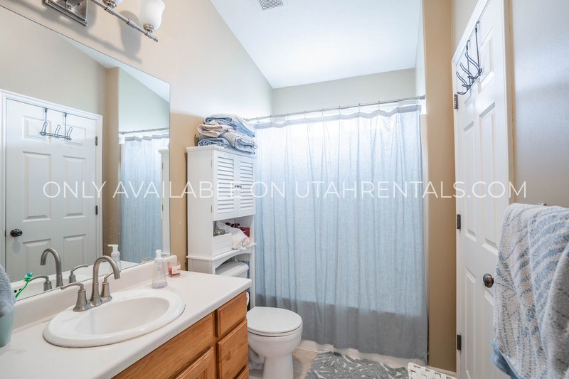 5 Bedroom Home in South Provo property image