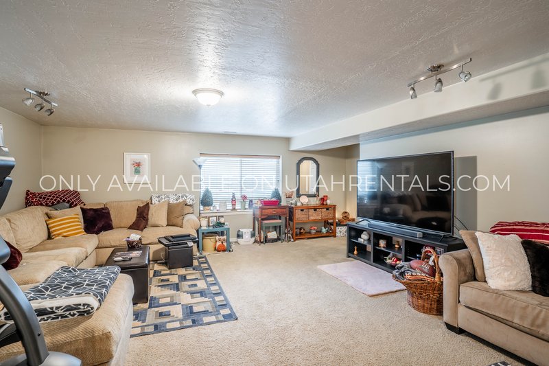 5 Bedroom Home in South Provo property image