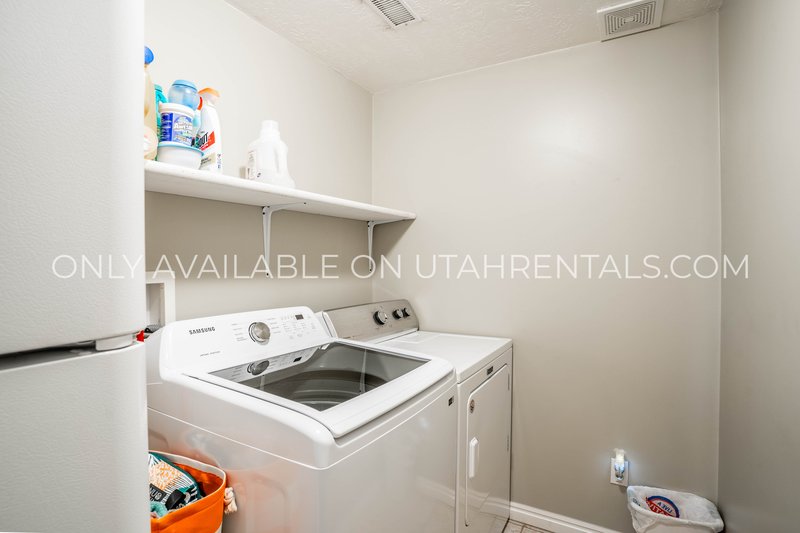 5 Bedroom Home in South Provo property image