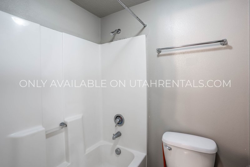 Private Rooms at Lanai D4 property image