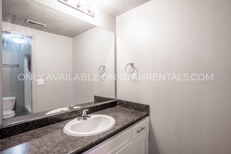 Private Rooms at Lanai D4 property image