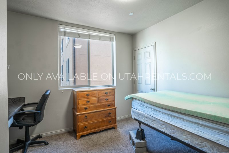 Private Rooms at Lanai D4 property image