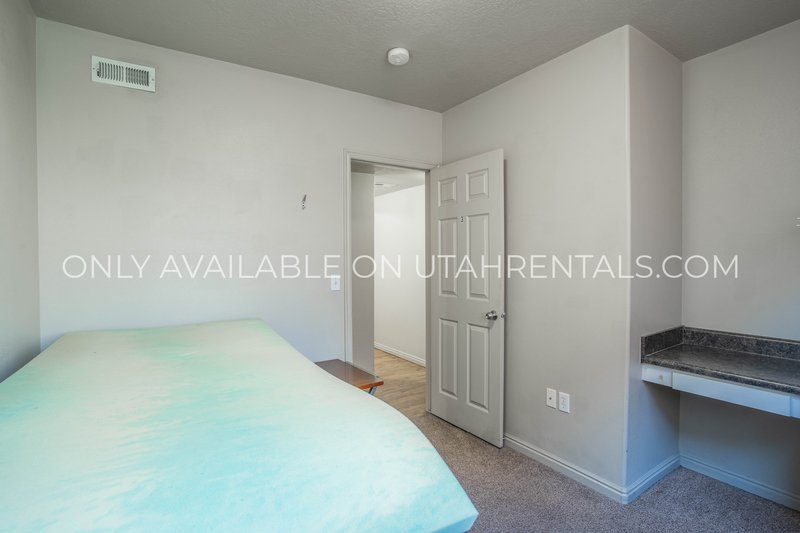 Private Rooms at Lanai D4 property image