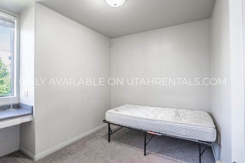 Private Rooms at Lanai D4 property image