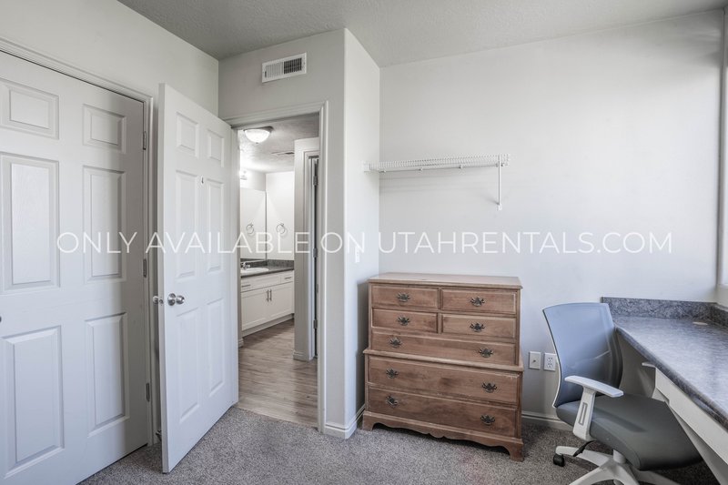 Private Rooms at Lanai D4 property image