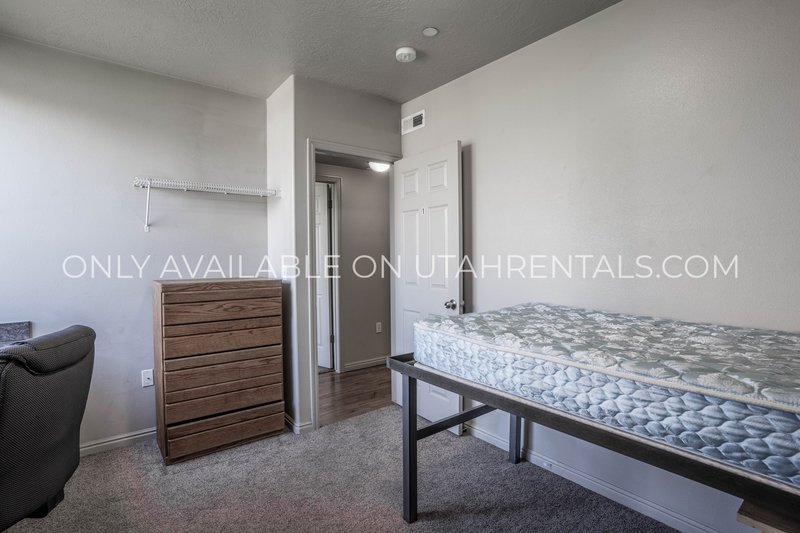 Private Rooms at Lanai D4 property image