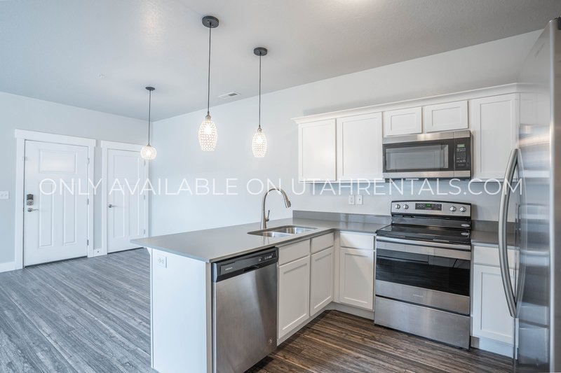 Beautiful Ground-Floor Condo in Vineyard – Prime Location! property image