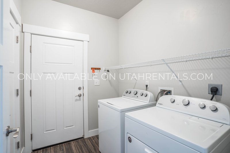 Beautiful Ground-Floor Condo in Vineyard – Prime Location! property image