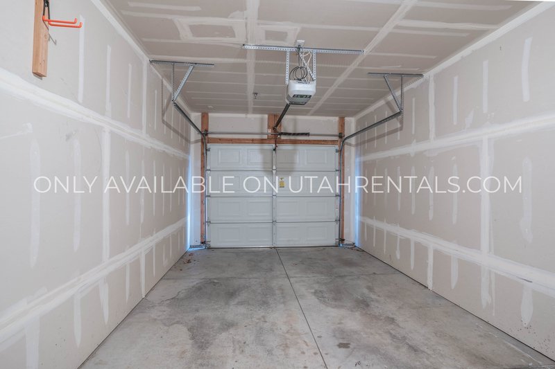 Beautiful Ground-Floor Condo in Vineyard – Prime Location! property image