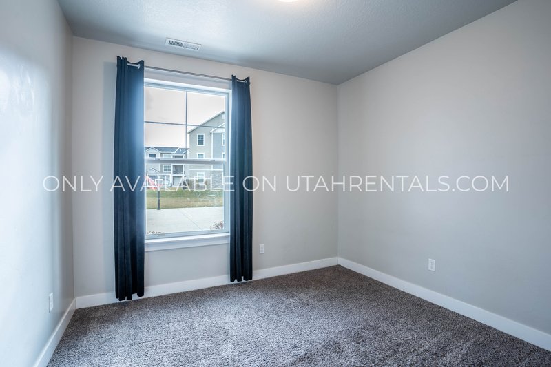 Beautiful Ground-Floor Condo in Vineyard – Prime Location! property image