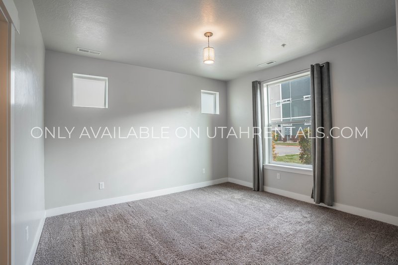 Beautiful Ground-Floor Condo in Vineyard – Prime Location! property image