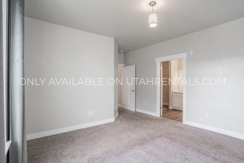 Beautiful Ground-Floor Condo in Vineyard – Prime Location! property image