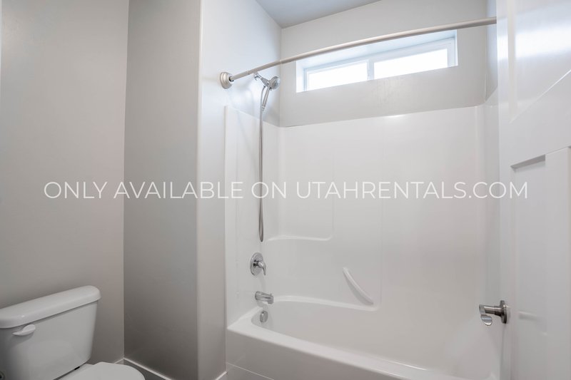Beautiful Ground-Floor Condo in Vineyard – Prime Location! property image