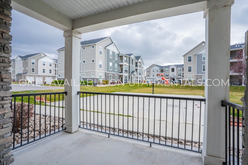Beautiful Ground-Floor Condo in Vineyard – Prime Location! property image