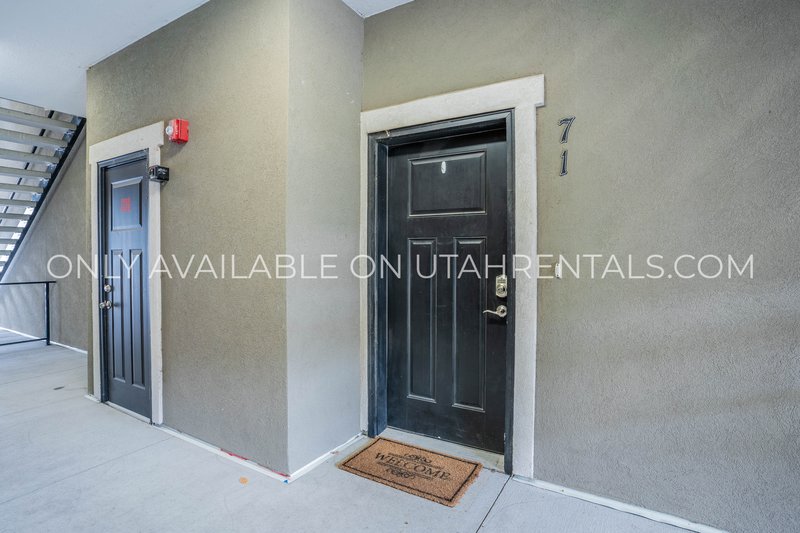 Beautiful Ground-Floor Condo in Vineyard – Prime Location! property image