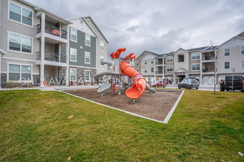 Beautiful Ground-Floor Condo in Vineyard – Prime Location! property image