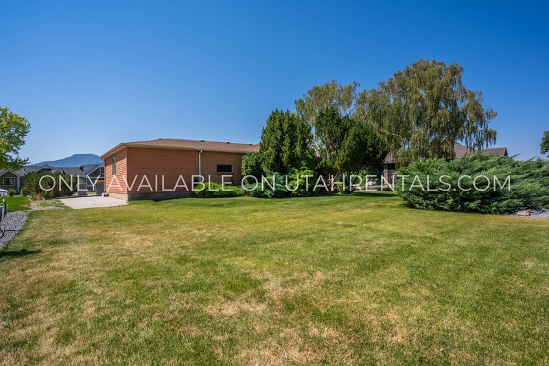 PET FRIENDLY MAPLETON HOME FOR RENT property image