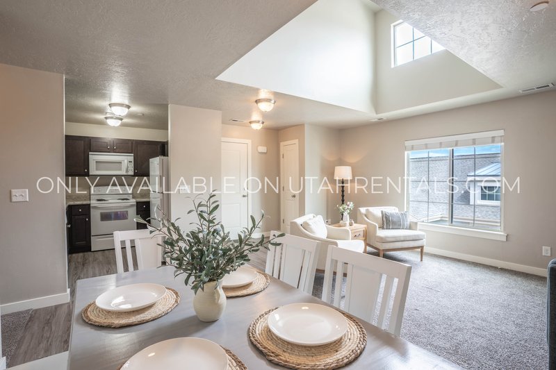 Beautiful Top Floor 2-Bed 2-Bath Layout property image