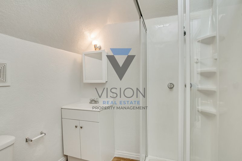 Great 4 bedroom 3 bathroom home in SLC! property image