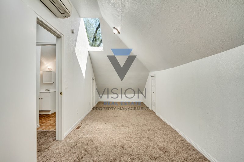 Great 4 bedroom 3 bathroom home in SLC! property image