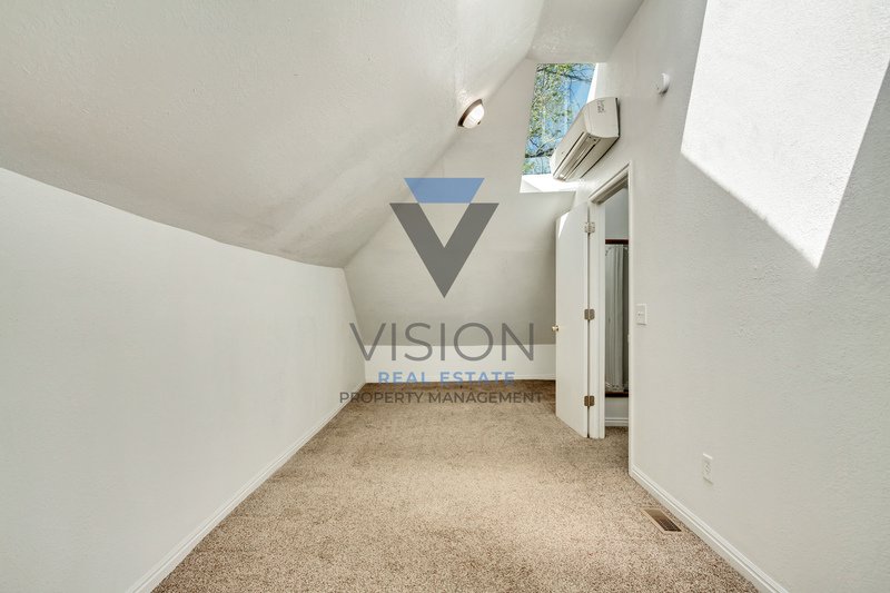 Great 4 bedroom 3 bathroom home in SLC! property image