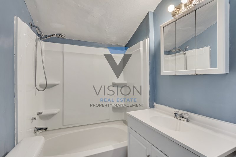 Great 4 bedroom 3 bathroom home in SLC! property image