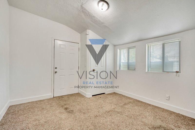 Great 4 bedroom 3 bathroom home in SLC! property image