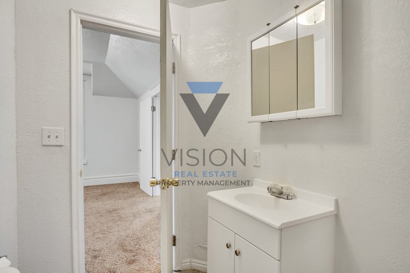 Great 4 bedroom 3 bathroom home in SLC! property image