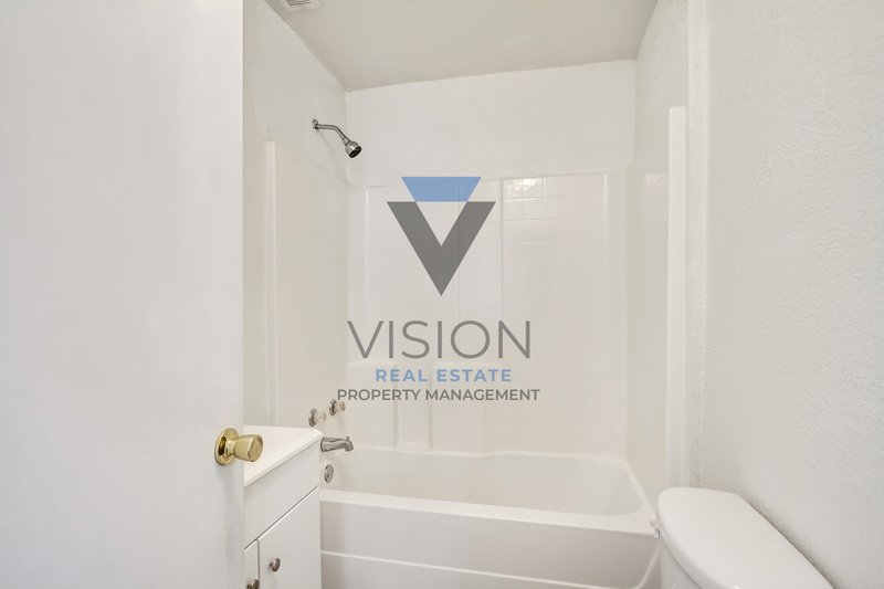 Great 4 bedroom 3 bathroom home in SLC! property image