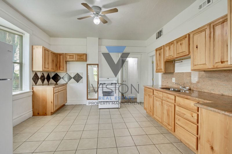 Great 4 bedroom 3 bathroom home in SLC! property image