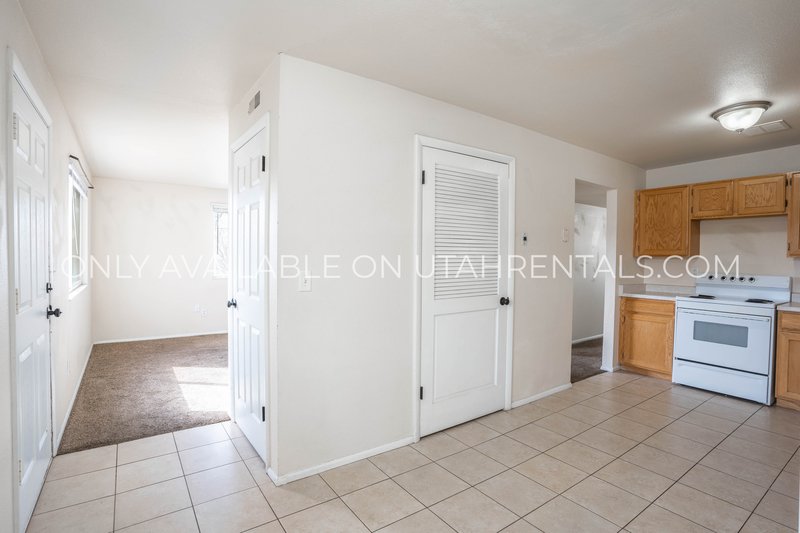 Bright 2-Bed Apartment in Central Midvale property image