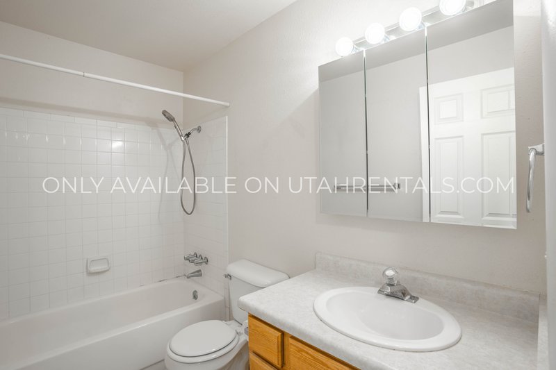 Bright 2-Bed Apartment in Central Midvale property image