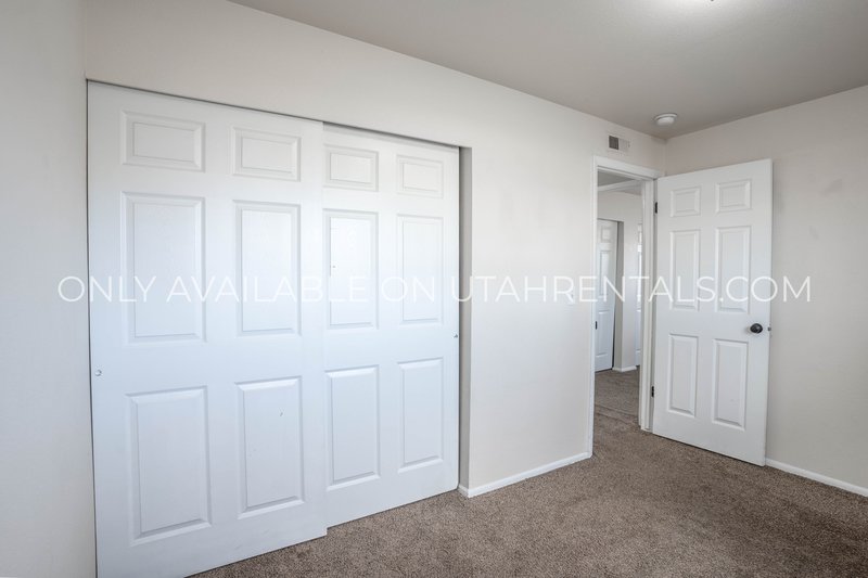 Bright 2-Bed Apartment in Central Midvale property image