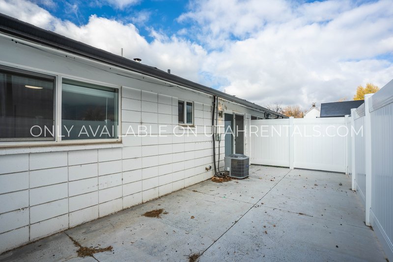 Charming 2 Bed 1 Bath apartment property image